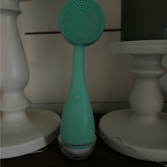 PMD Clean Smart Facial Cleansing Device with Silicone Brush & AntiAging Teal EUC - Picture 2 of 9